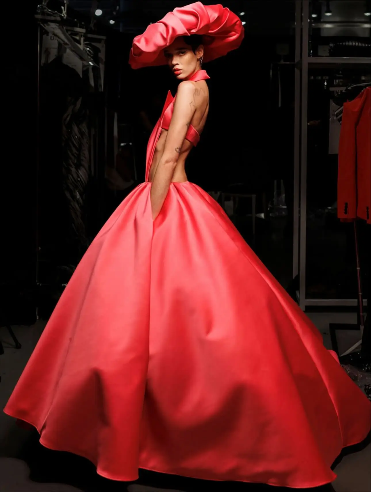 ชุดราตรีออกงานปี 2026 ดีไซน์เก๋ไก๋ โชว์หลังเซ็กซี่ ชุดออกงานผู้หญิง ดีไซน์ชิค ชุดเซ็ตเว้าแหวก ชุดราตรีงานพรอม ชุดออกงาน ชุดทางการ ตัดเย็บตามสั่ง