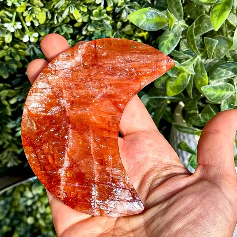 Random Natural Fire Quartz Moon Carving Crystal Crafts Red Fire Quartz Moon Crystal Stone for Home Decor & Gift