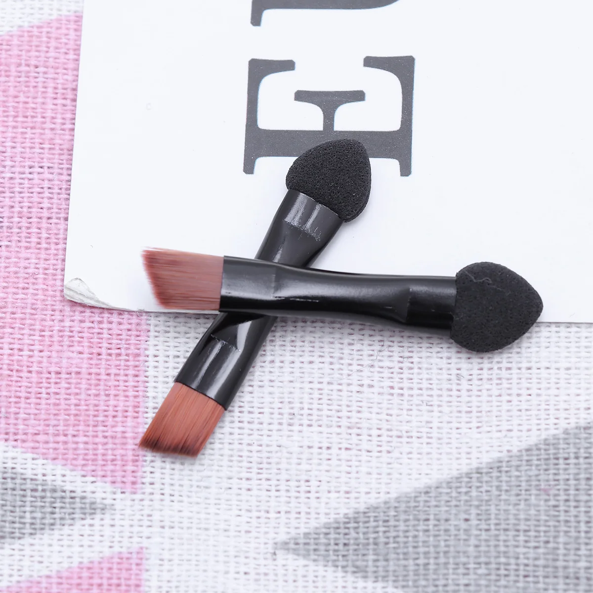 20 pçs pincéis de maquiagem de sobrancelha esponja derrubado design compacto mistura cosméticos viagem mistura escova tamanho macio e confortável