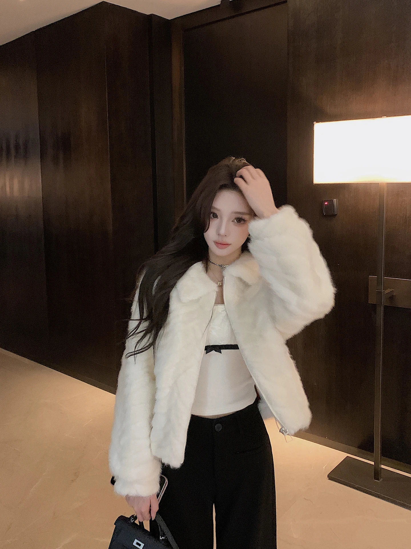 チョウミートヤオ ふわふわ パーティー 高級感 ルーズファー レザー一体型 レディース 冬用 ショートアウター カジュアルスタイル ポリエステル繊維