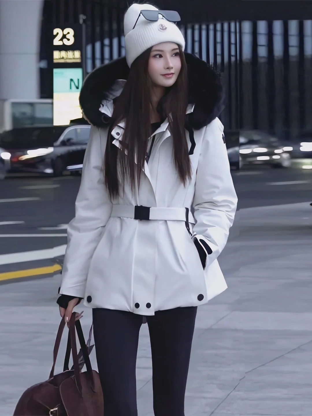 

Новая зимняя женская приталенная куртка для сноуборда с поясом на талии, теплая верхняя одежда с меховым воротником, длинными рукавами и молнией