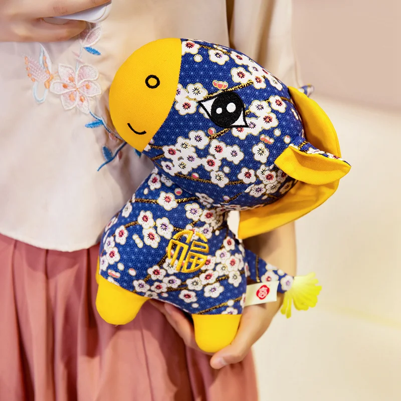 ตุ๊กตาม้าจีน ตุ๊กตาผ้ากำมะหยี่ ลายดอกพลัม ดอกโบตั๋นแดง ม้าแดง ตุ๊กตาม้า ของตกแต่งร้านค้าในชินทาวน์ ของขวัญพิเศษสำหรับเด็ก