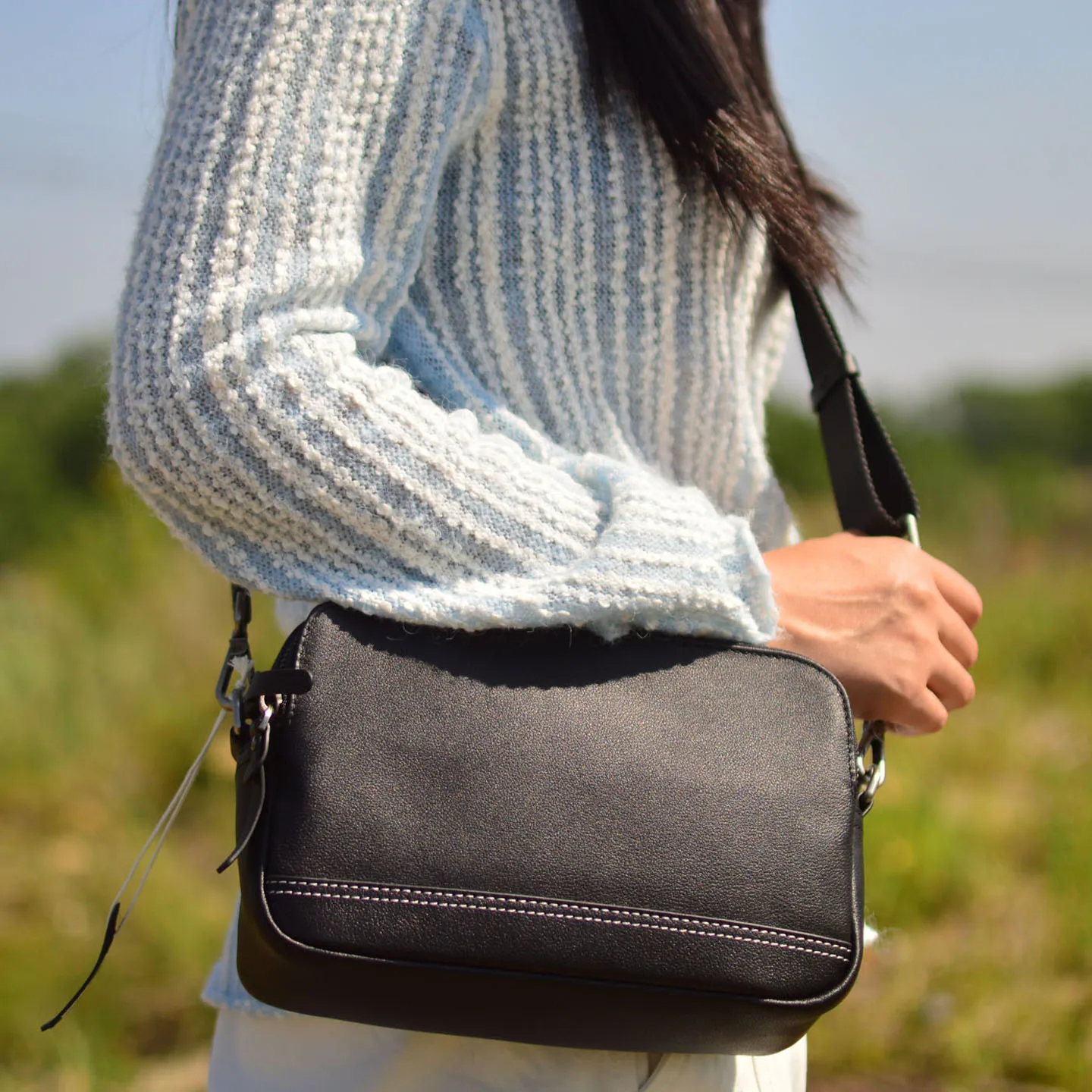 AETOO Women's Retro Camera Bag Black Top-Grain Cowhide Distressed Simple Crossbody Shoulder Bag Leather-Tanned