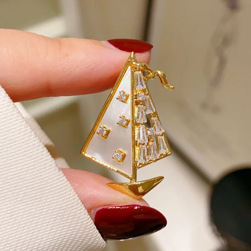 

Natural Shell Sailboat Brooches for Women Korean Version High-end Simple Small Gold Color Suit Pin Buckle Fashion Accessory