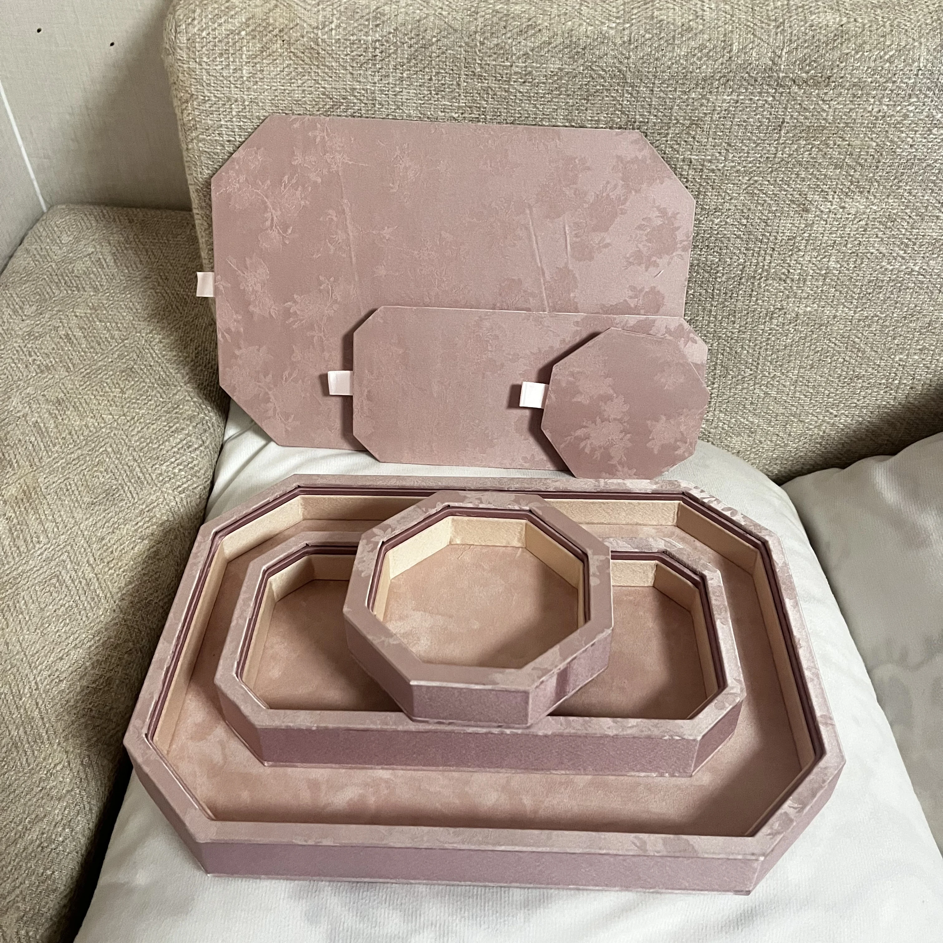 Hot Sale Chinese Silk Satin Jewelry Tray, Ramadan Gift Luxury Display for Gold Bracelet & Beads, Counter Storage & Photo Prop
