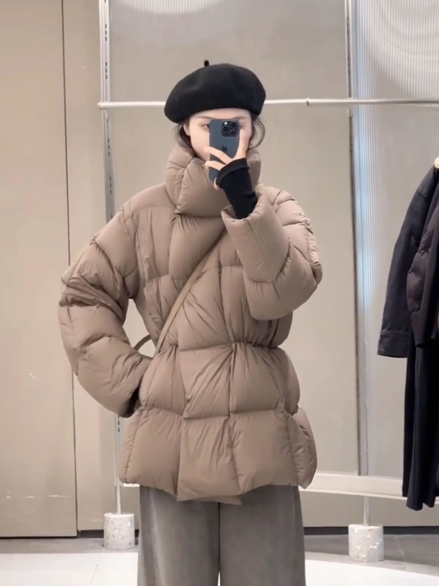 キャラメルパファージャケット レディース ルーズフィット ウエストシェイプ スタンドカラー ミドル丈 ダウンコート カジュアル アウター