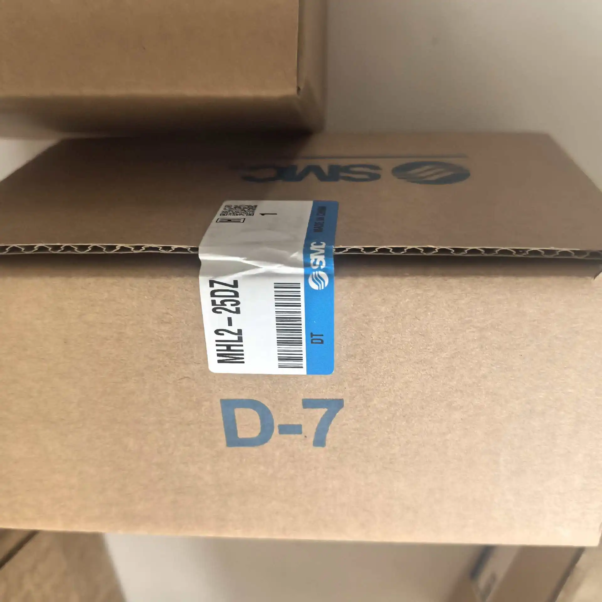 SMC Parallel Opening And Closing Air Claw MHL2-25DZ