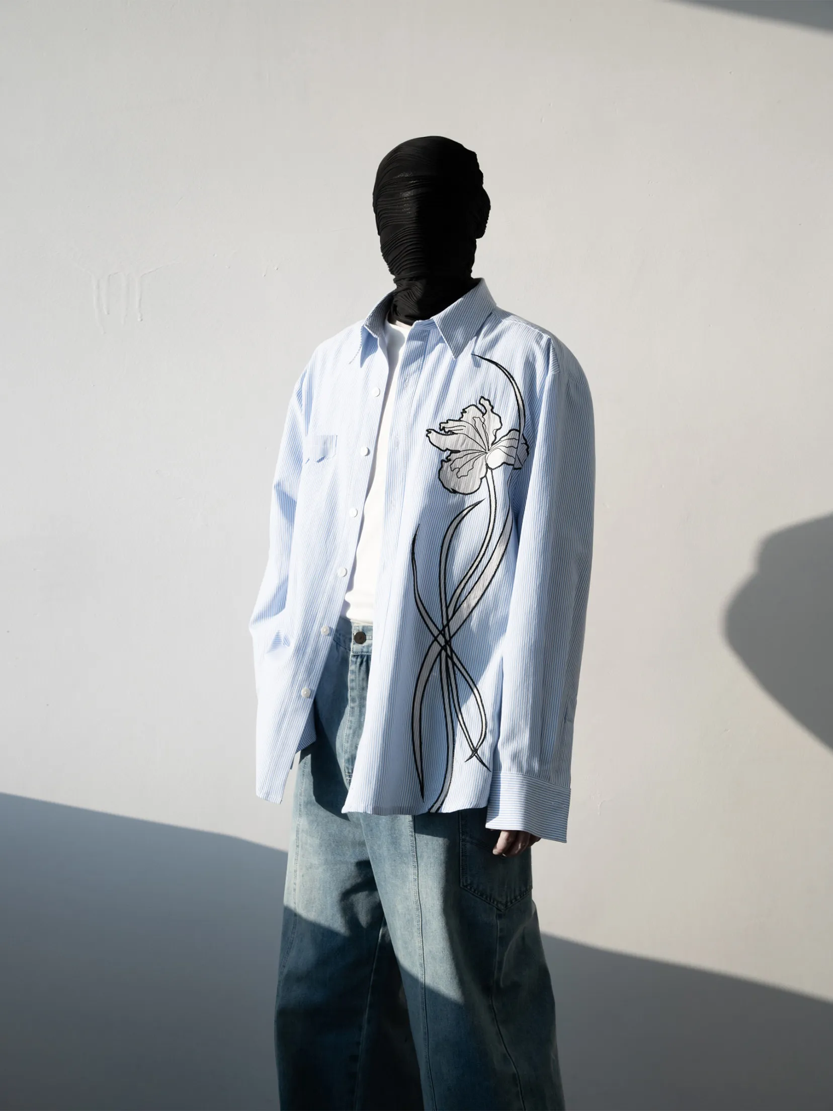 2026 Spring Autumn New Men's Iris Flower Embroidery Patch Lapel Shirt Loose Casual All Match Blue White Striped Shirt