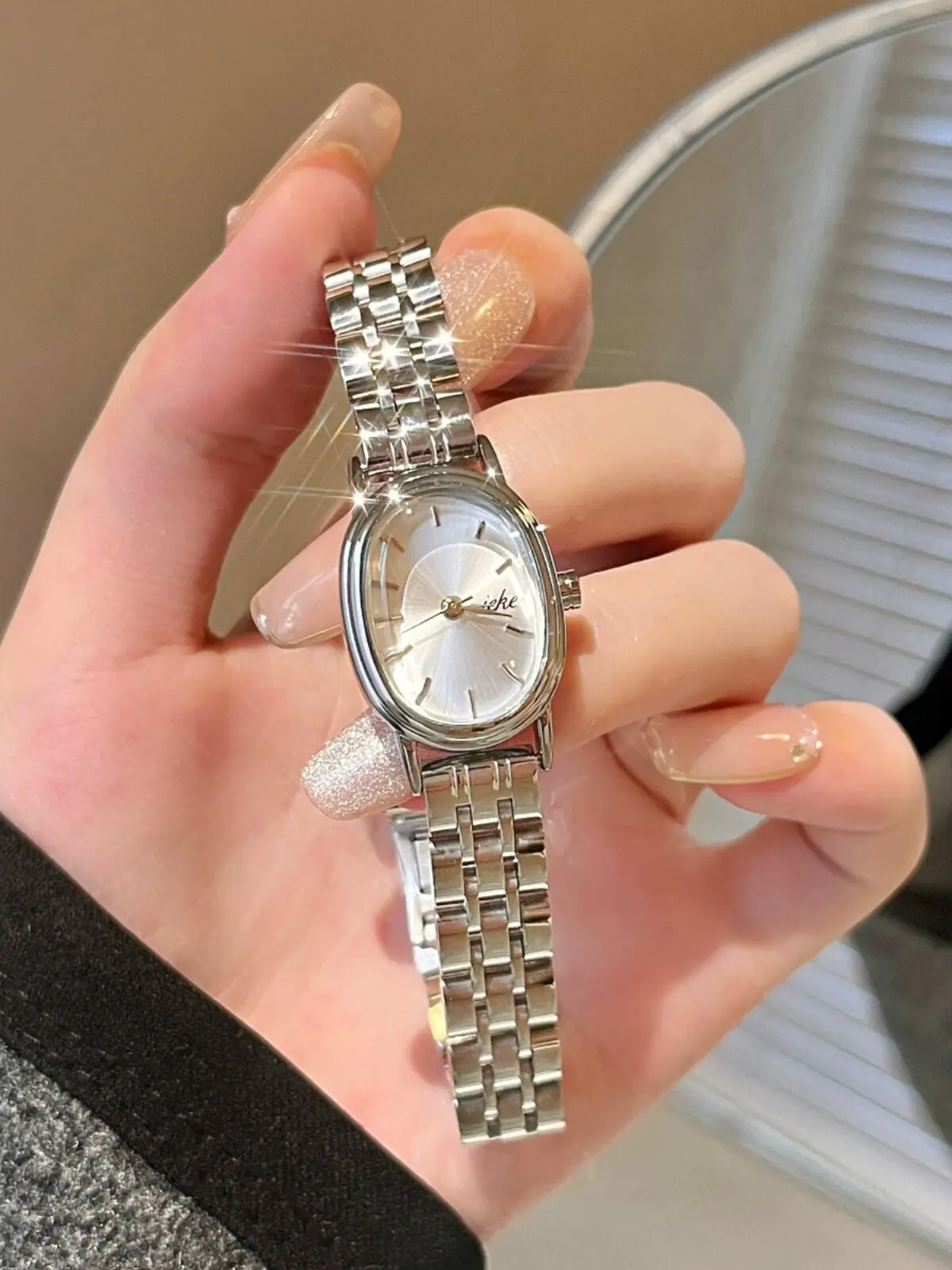 Oval Small Dial Watch Women'S Retro Exquisite Versatile Steel Band Niche High-End Light Luxury Quartz Watch To Give Friends