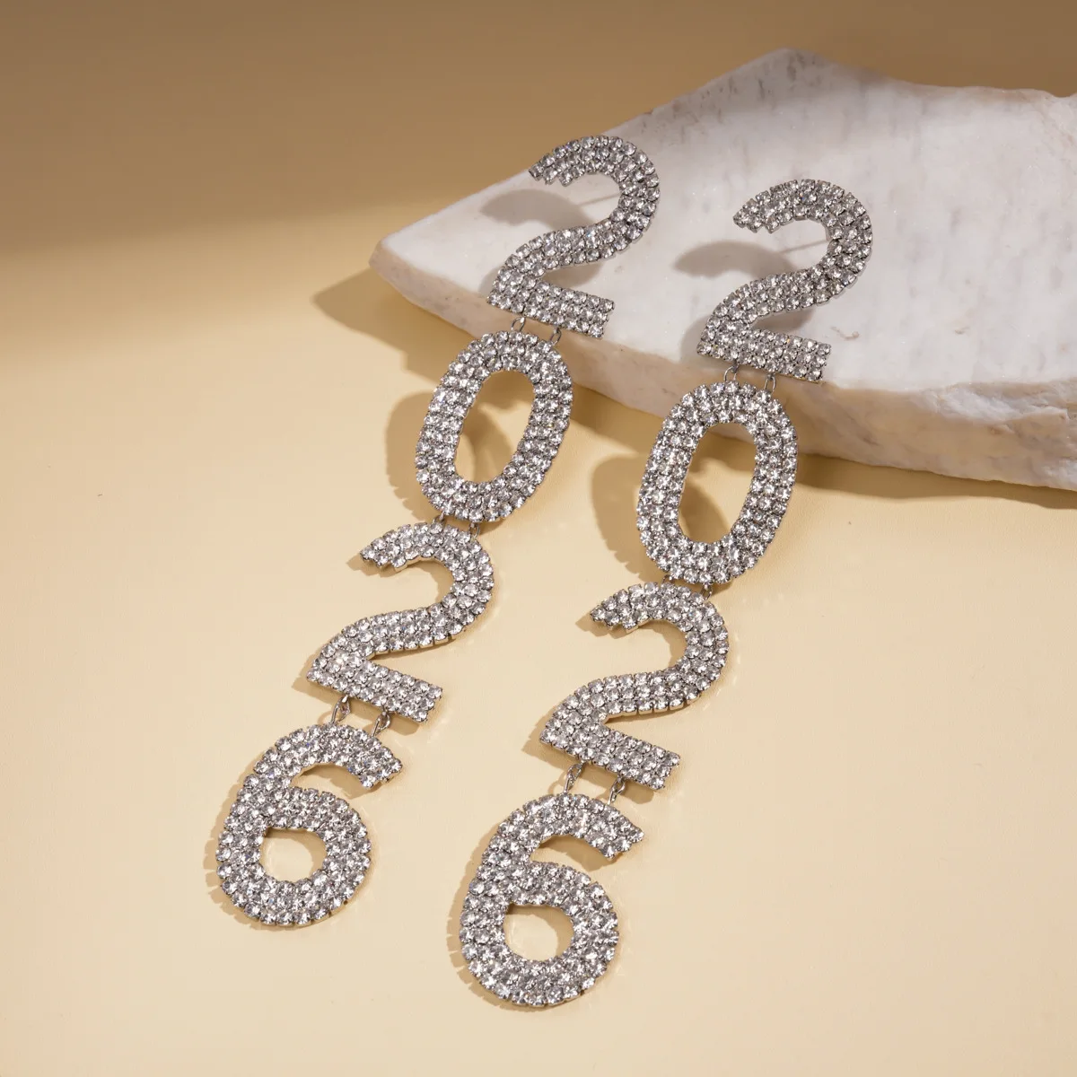 مجموعة ماسية شخصية رقمية 2026 خفيفة فاخرة راقية أقراط إبرة فضية فريدة من نوعها #2