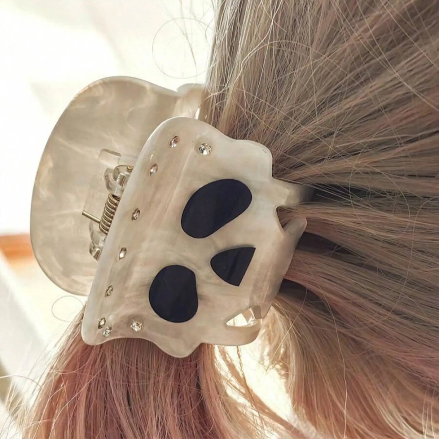 Sparkling Hair Claw Clip Rhinestone Skull Design for Halloween Party Women's Alloy Shark Clip Anti Slip Large Opening Updo