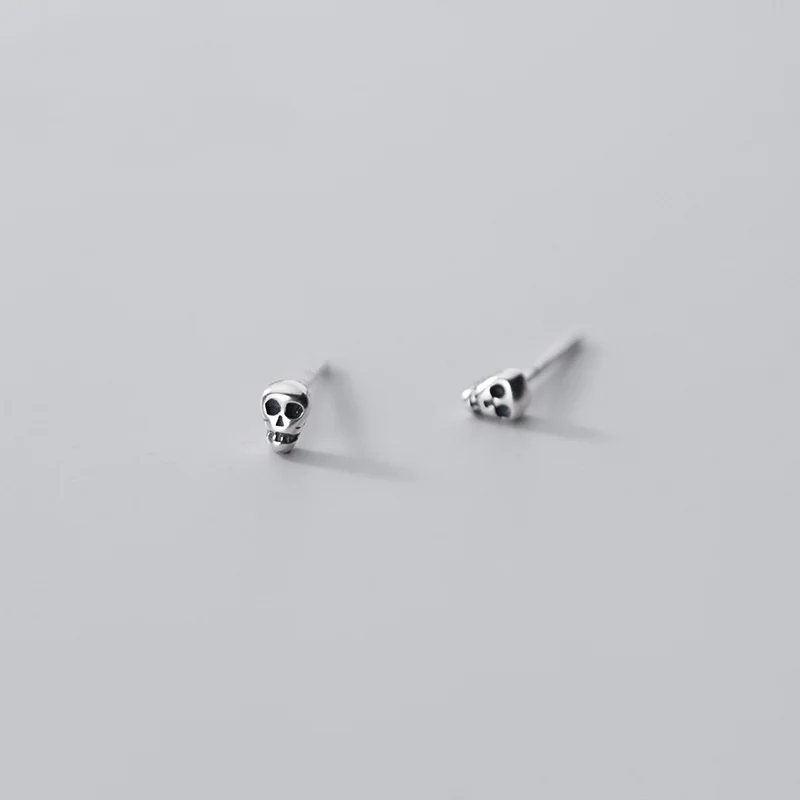 RYJU 925 Sterling Silver Skull Head Retro Skull Earring Punk Style Alternative Stud Earring Hip-hop Light Cool Halloween Jewelry