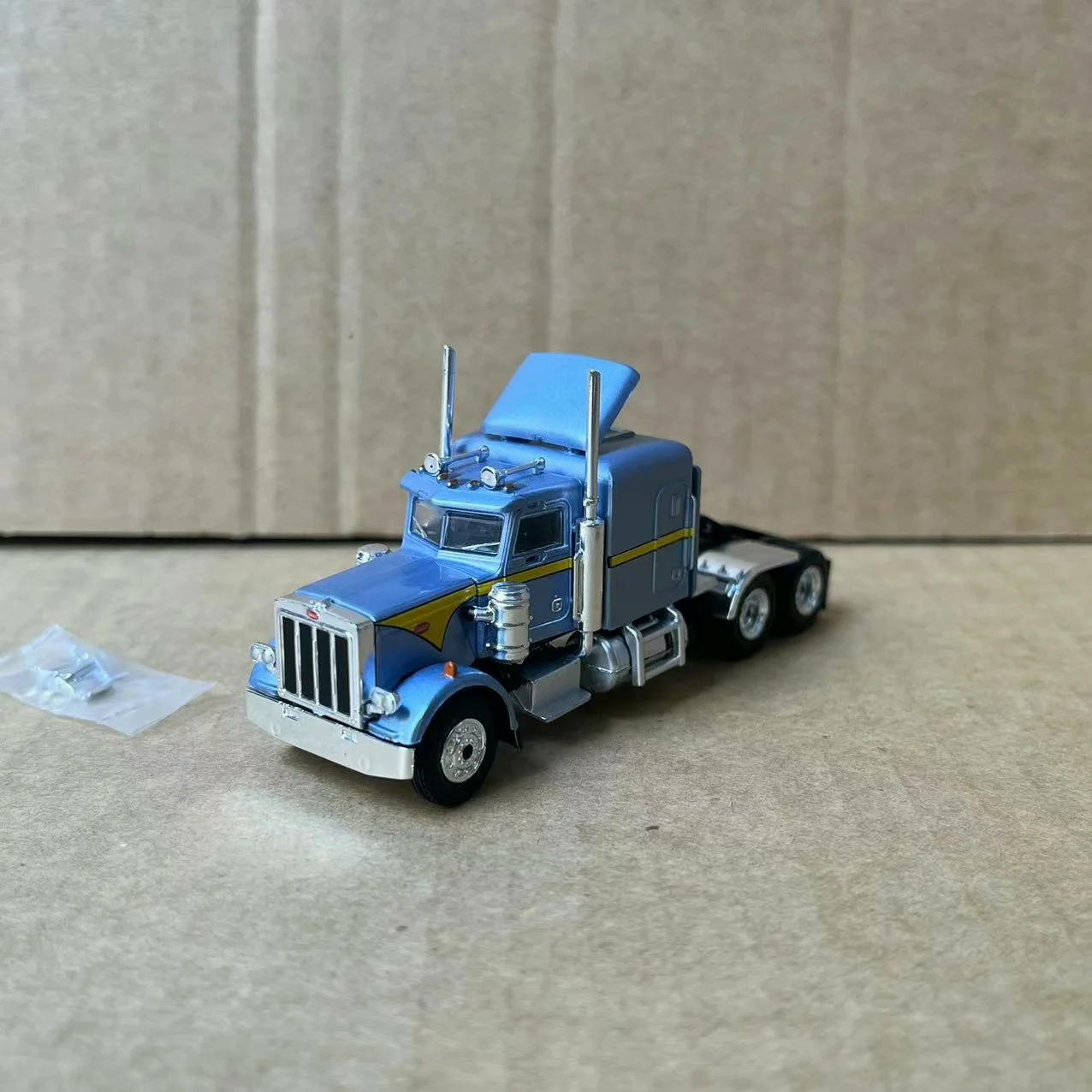 

1:87 Scale HO Peterbilt 359 Truck Trailer Head Plastic Car Vehicle Model Toy Ornament