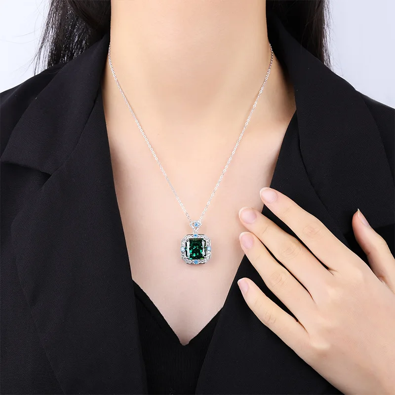 

Подвеска из золота 18 карат с инкрустацией платиной PT950, ретро-стиль, с высокоуглеродистым бриллиантом, женская, в стиле принцессы, 14*14, фактурная