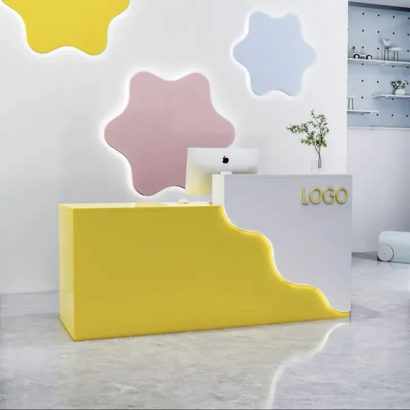 

# Горячая современная минималистичная деревянная тренировочная барная стойка, глянцевая лакированная стойка регистрации для небольшого магазина модной одежды, касса C