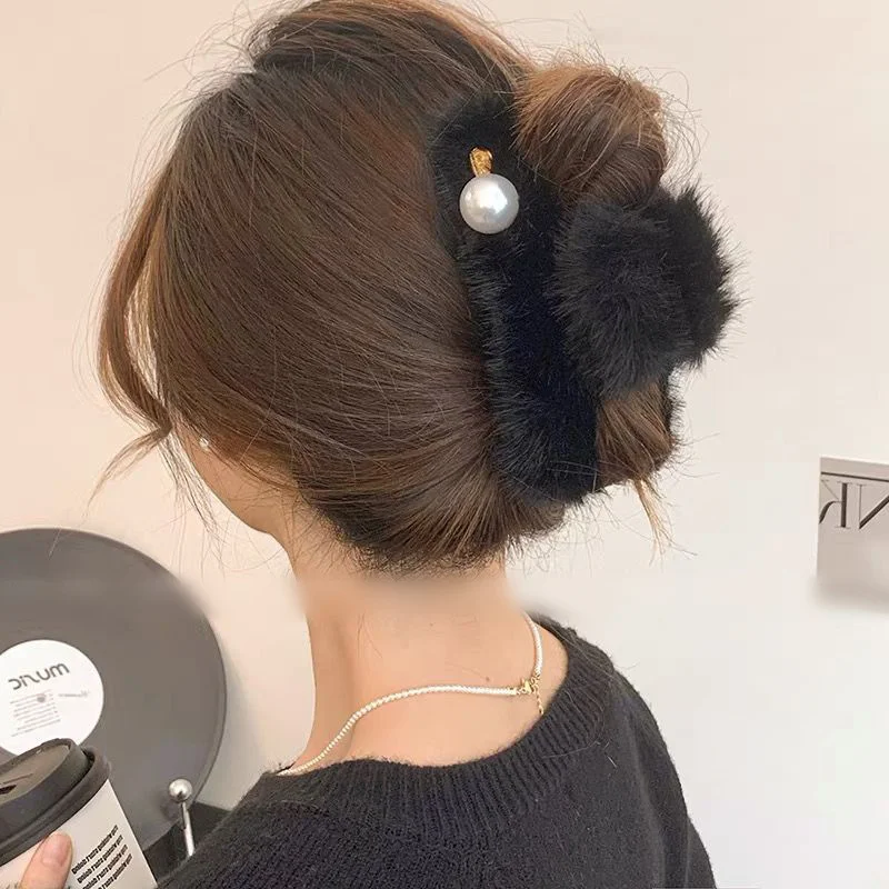 

Minimalist versatile autumn/winter oversized fluffy hair clip for women New shark clip for thick hair Hair accessory