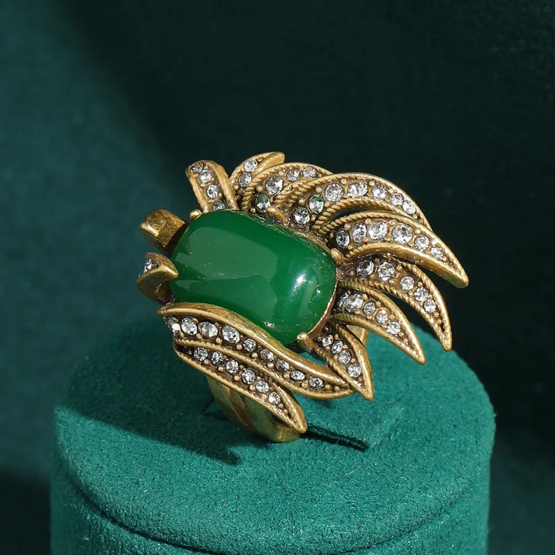 

Charm Vintage Gold Plated Feather Rings Antique Green Rhinestone For Women 2026 Banquet Jewelry High Quality Trends Accessories