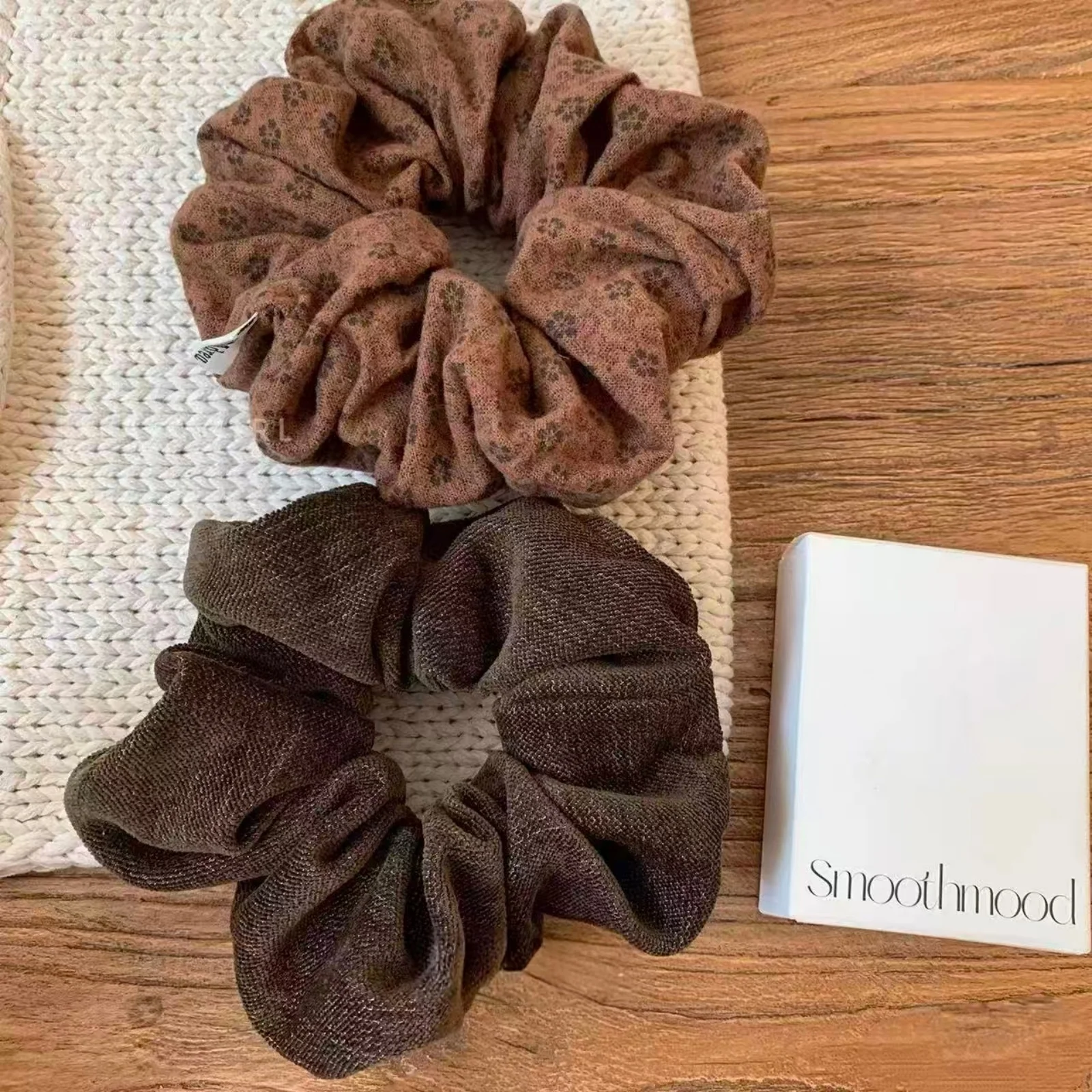 1 Stück braune Blumen- und solide Haargummis, Vintage-Haargummis aus weichem Stoff für Frauen, elegante Haargummis, Haar-Accessoires für den Alltag