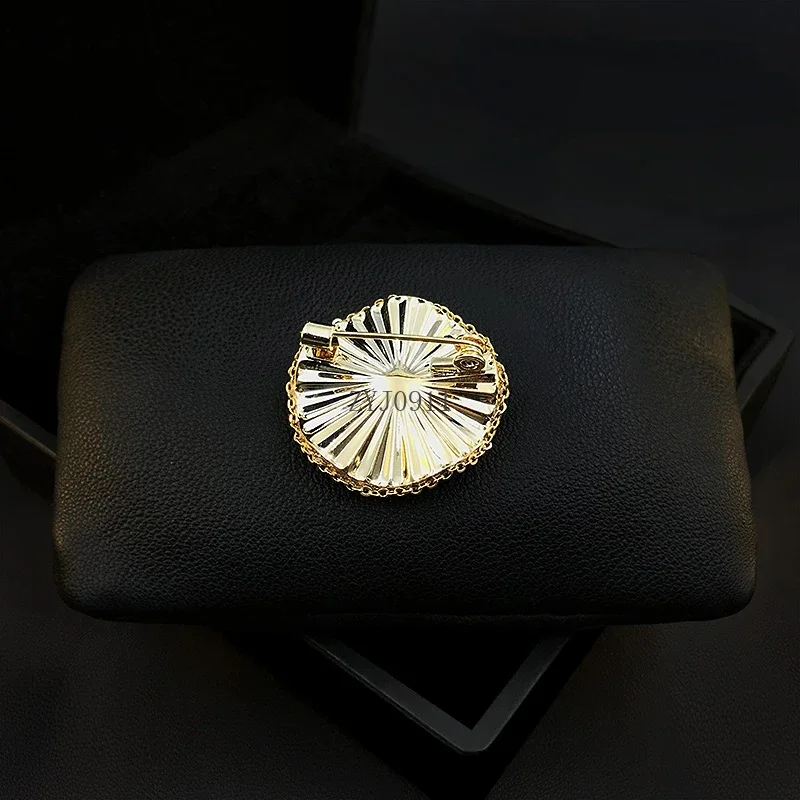 Corpetto originale fatto a mano da donna di fascia alta elegante spilla graziosa accessori di lusso per tutti i fiammiferi regali di gioielli con strass di perle