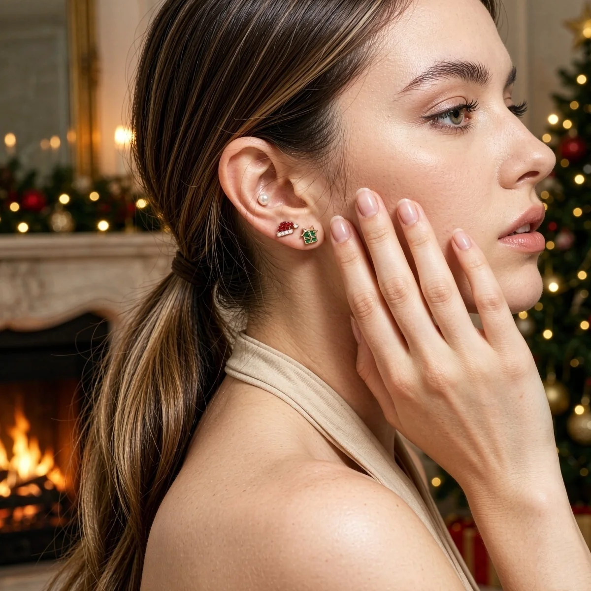 8 Paar/Set Strass-Weihnachtsbaum-Mütze Schneeflocke Elch Kranz Socken Geschenkbox Kleine Ohrstecker für Damen Weihnachten Neujahr Schmuck – Detail 5