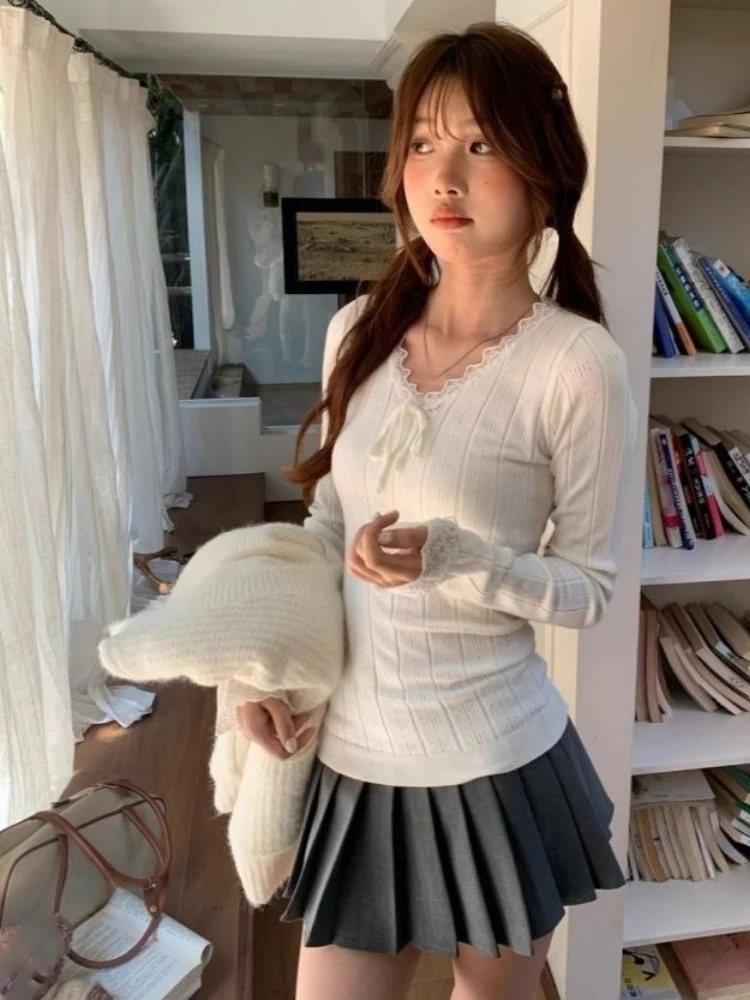 محبوك القوس بلايز النساء الملابس الخامس الرقبة الدانتيل المرقعة تونك تيز موضة الجوف خارج الكورية سليم تي شيرت مجسم 2025 Ropa Mujer #2