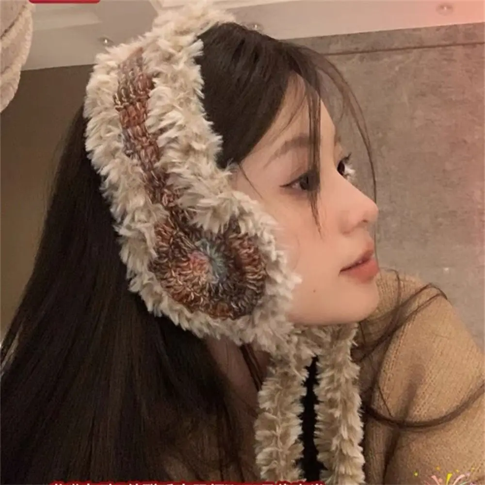 Paraorecchie in maglia di colore sfumato durevole Paraorecchie in peluche di poliestere caldo Cappello lavorato a maglia con nappa traspirante e delicato sulla pelle da donna
