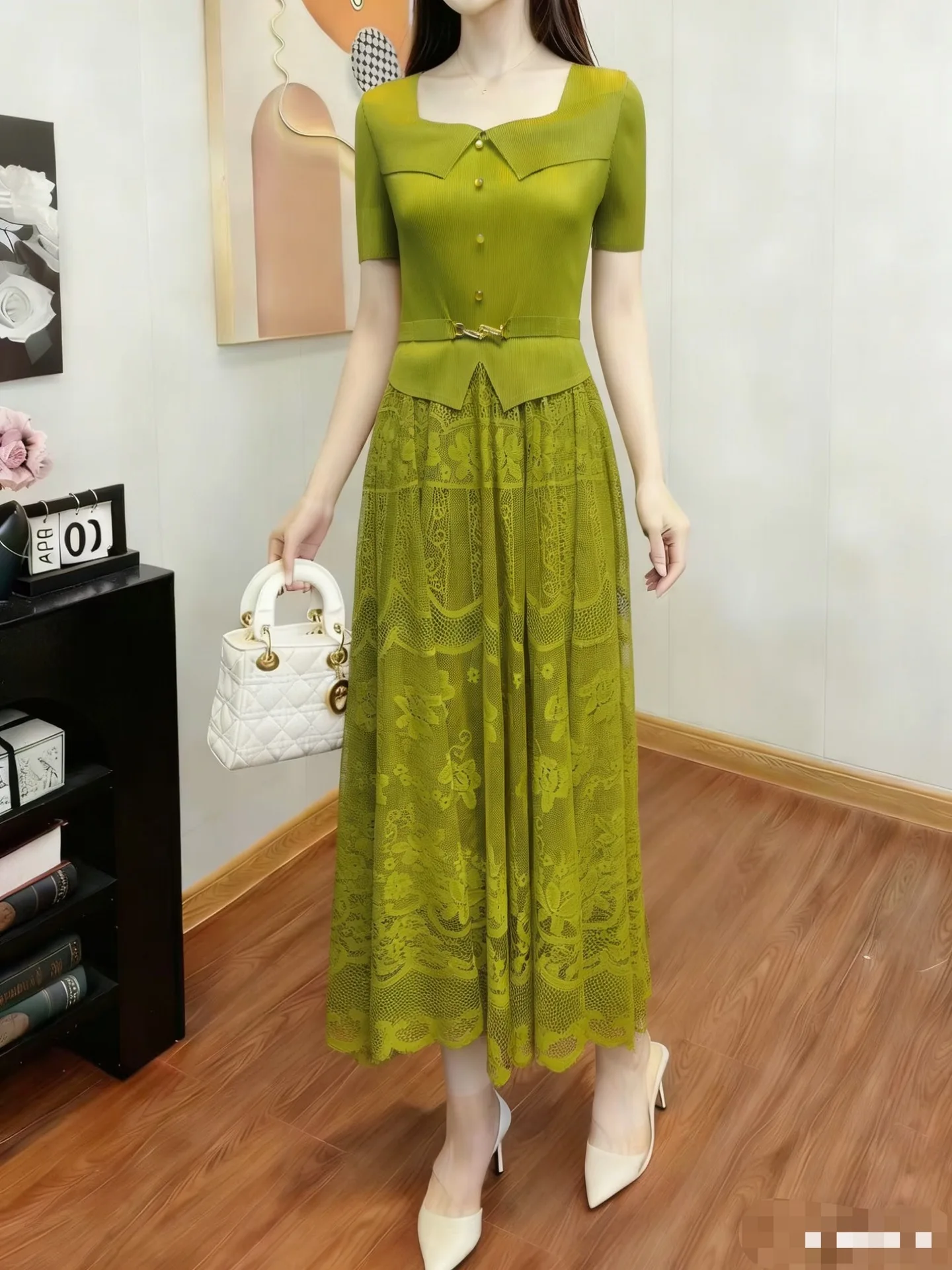 

Pleated Lace Splicing Summer New Short-sleeved Dress Fashionable Waist and Thin Temperament Slim Dress Women
