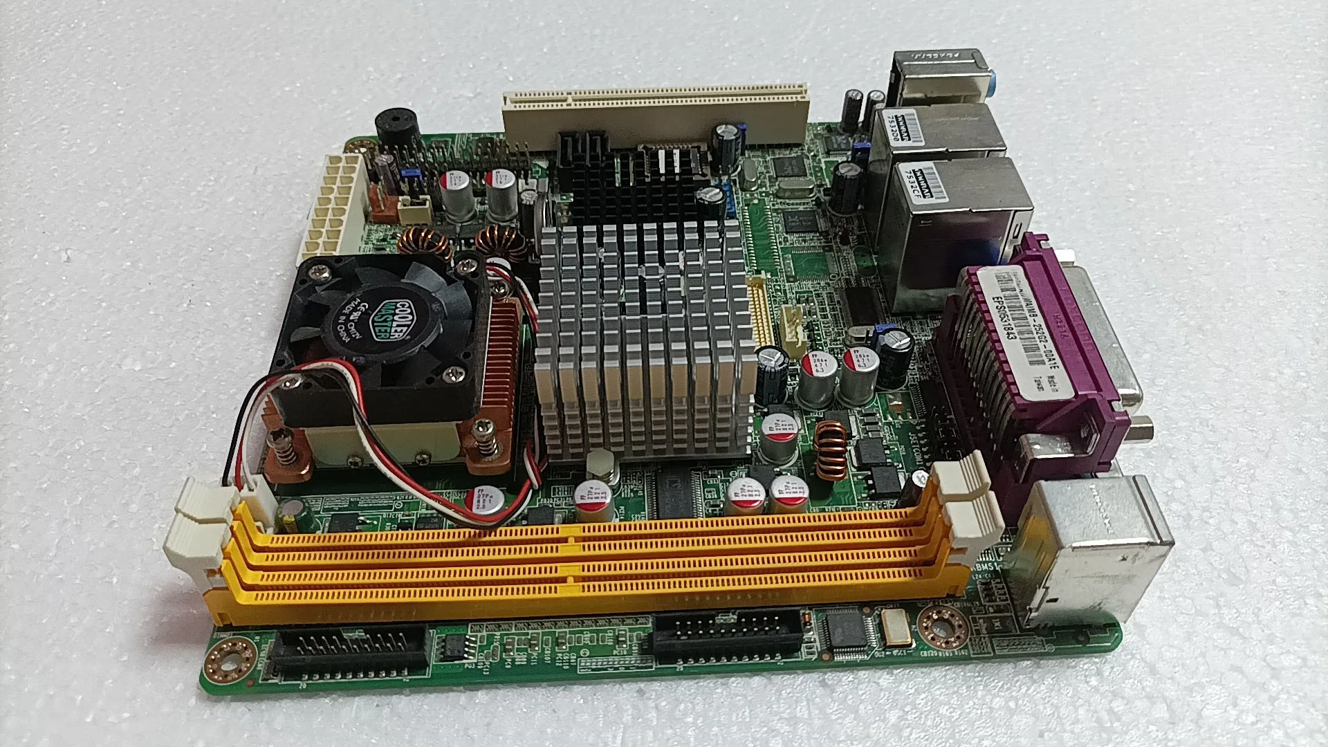 AIMB-252G2-00A1E Placa base industrial Mini-ITX Puertos de red duales Precio de placa única AIMB-252 AIMB-252G2