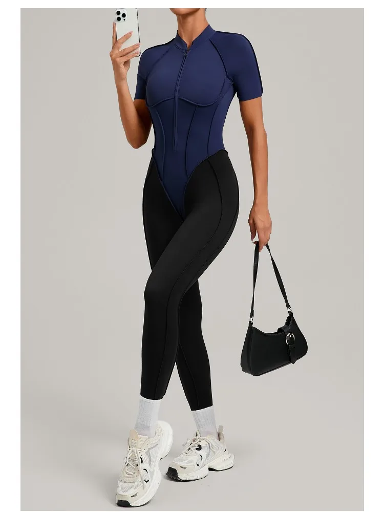 Gymdolphin Donna Rosso Nero Color Block Manica corta Cerniera Collo a lupetto Body aperto sul retro Tuta sportiva aderente Abbigliamento sportivo