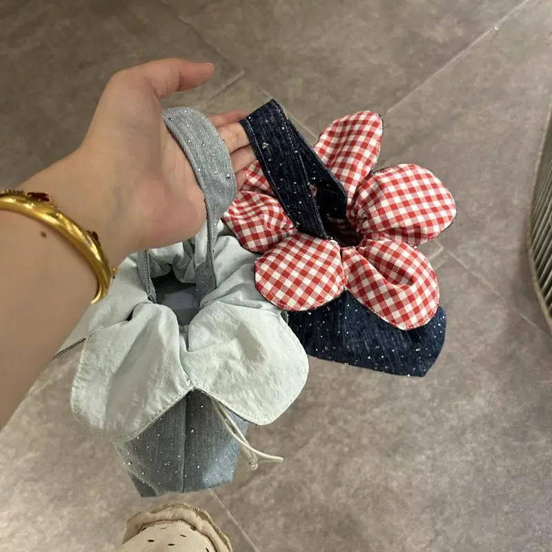 

2026 New Original Spring and Summer Portable Flower Bag Versatile High-value Small Fresh Bag Commuting Travel Portable Handbag