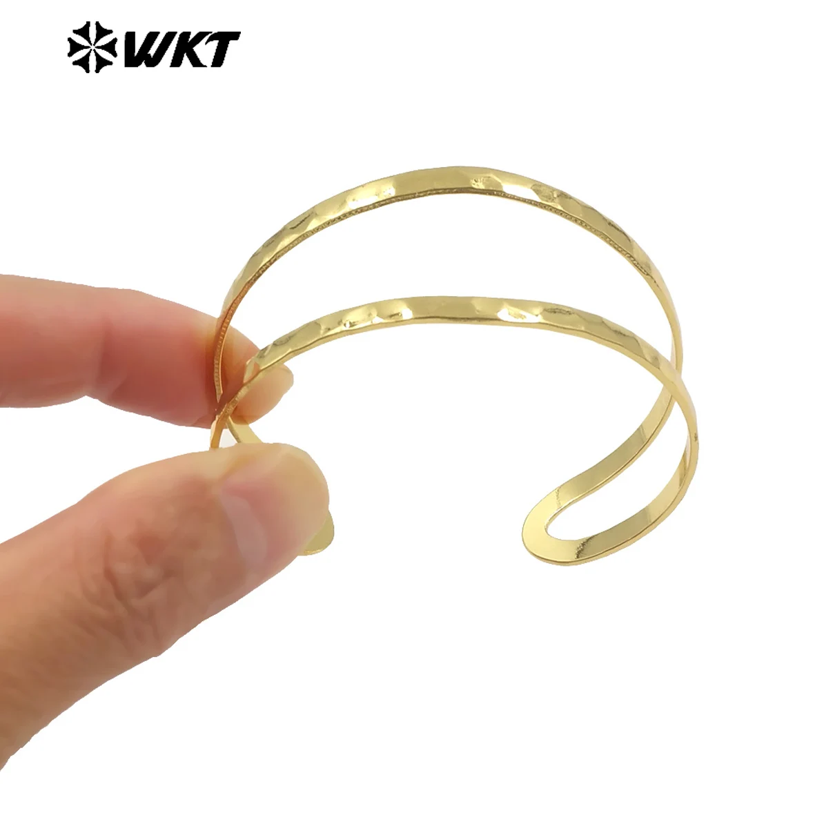 

WT-B671 Retro Hollow Half-Circle Design Cuff Bangle Yellow Brass With 18k Real Gold Plated For Women Daily Commuter Bracelet