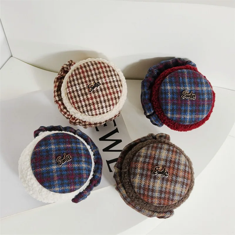 protetores-de-orelha-vintage-de-tweed-xadrez-para-mulheres-aquecedores-de-orelha-dobraveis-estilo-preppy-com-emblema-de-sorriso-protetores-de-orelha-felpudos-de-inverno-estilo-y2k-maillard