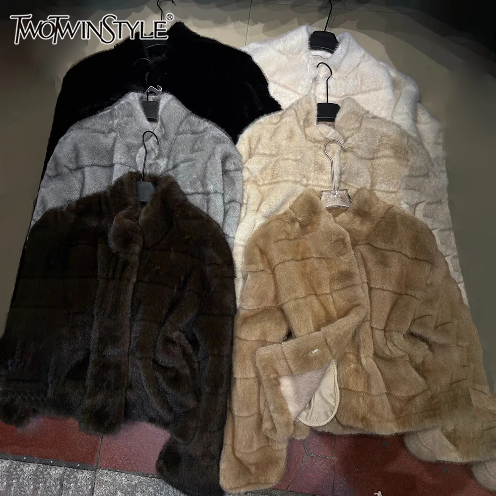 

TWOTWINSTYLE Casual Trend Loose Plush Jackets For Women Round Neck Long Sleeve Winter Warm Chic Jacket Female Style KJA553416