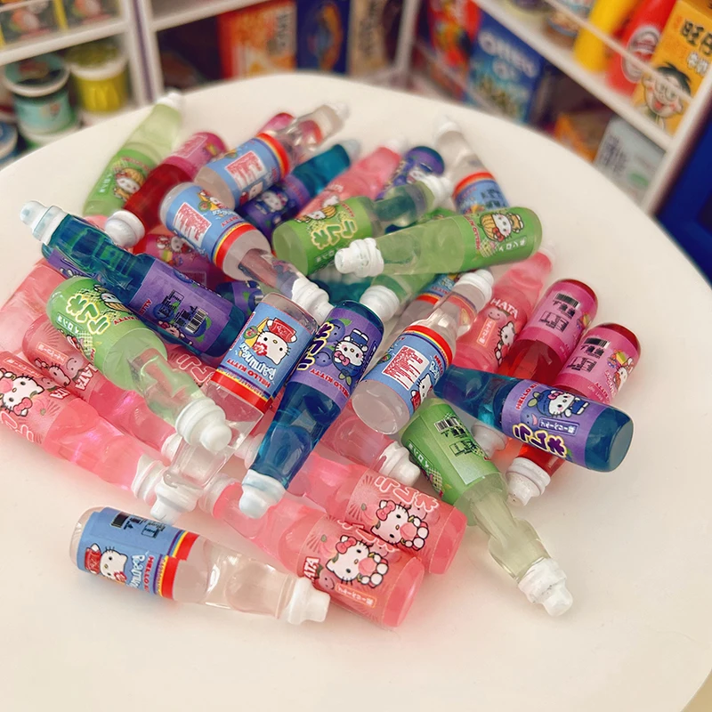 Set di bevande a tema Hello Kitty in miniatura per case delle bambole, giochi di finzione e decorazioni per la cucina, confezione da 5/10