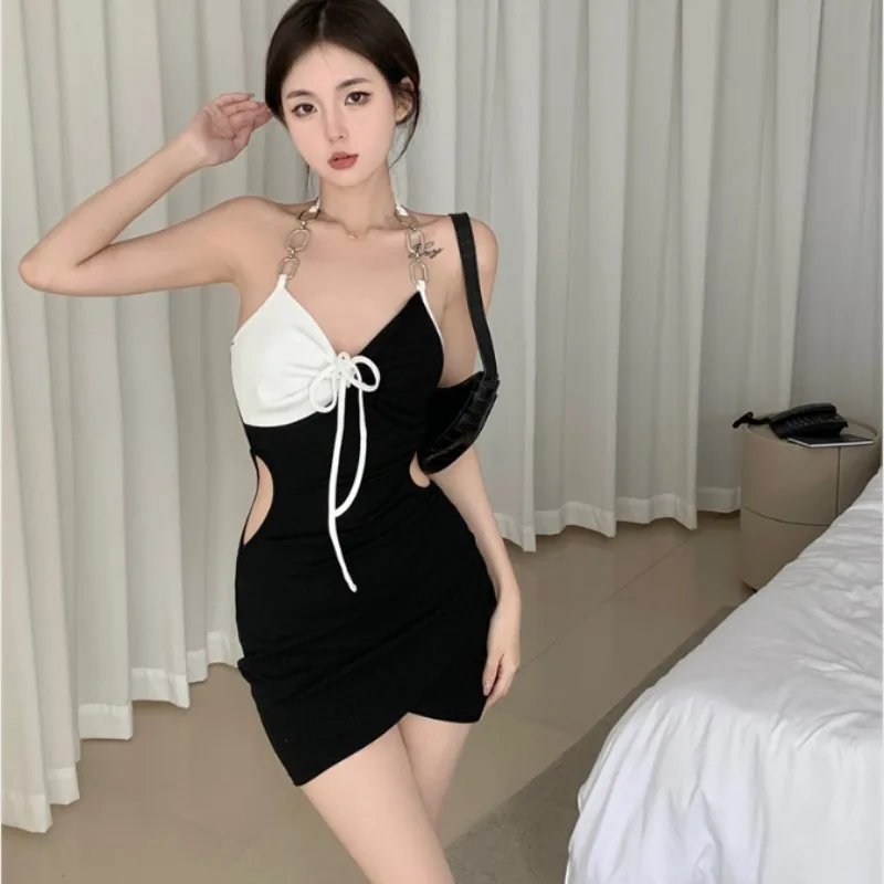 Abiti da festa irregolari con lacci con scollo all'americana a catena sexy estiva da donna Y2k Mini abito aderente senza maniche con colori a contrasto