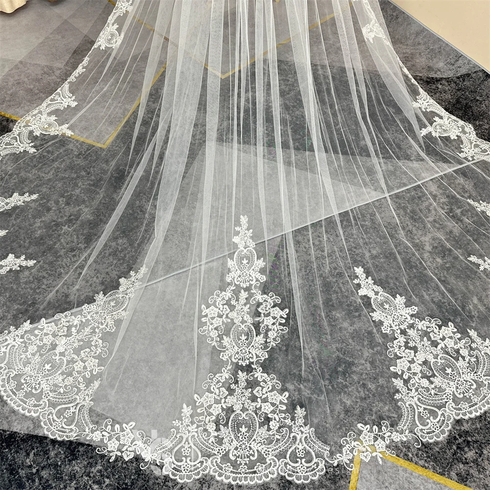 B حجاب زفاف كاتدرائية براقة مع حافة مزينة بالدانتيل العاجي المذهل ومشط أنيق طرحة زفاف طويلة فاخرة للعروس