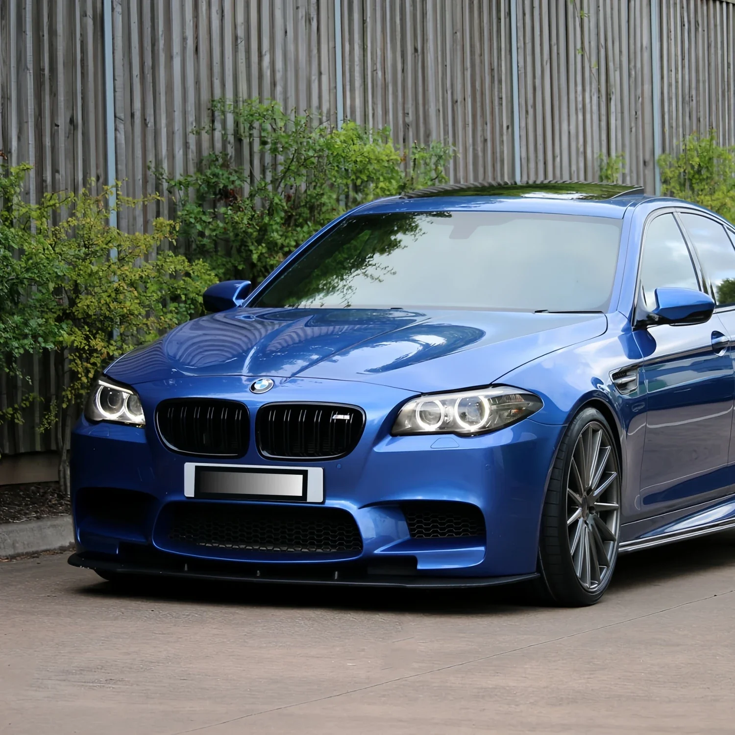 車のフロントバンパー,光沢のある黒,スポイラースプリッター,bmw f10,f11,m5,520i, 535i, 535d, 535d,xdrive,550d, 2010-2016