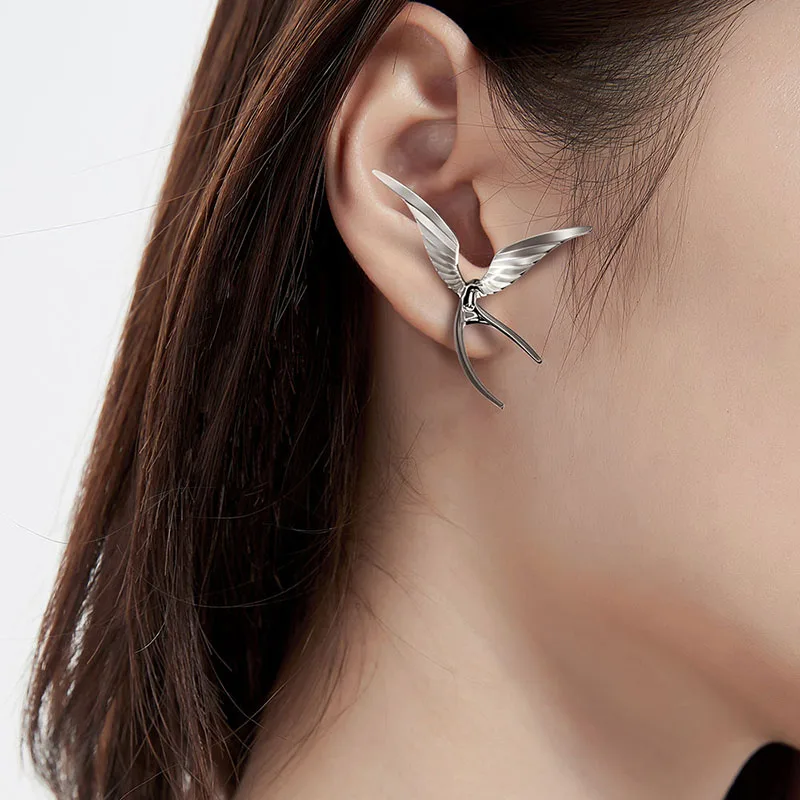 

The exaggerated design in the shape of a swallow showcases the elegance high-end feel and cool style of the girl's earrings