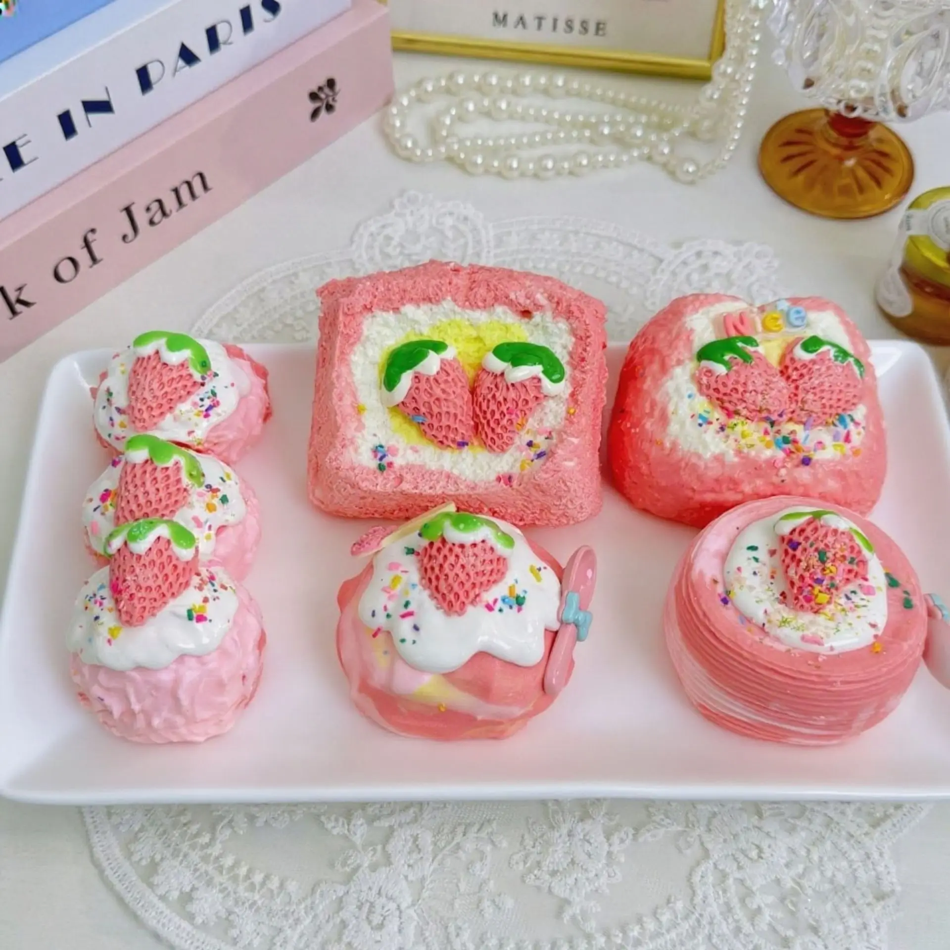 Exquisite double-layer strawberry toast cake stress relieving toy fruit bread slow rebound girl gift gummy toy