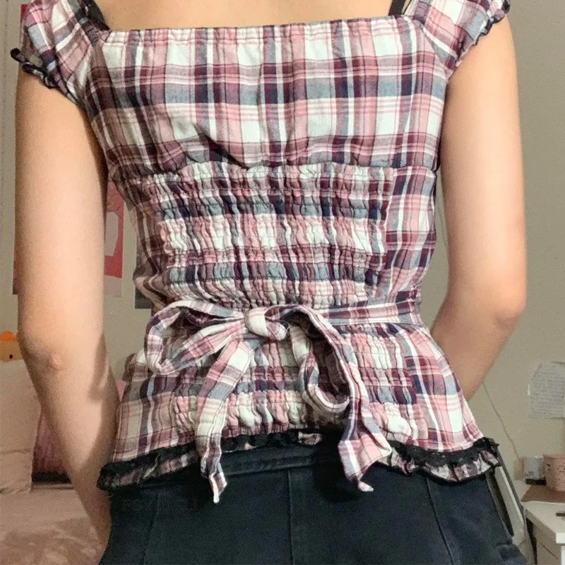 Cseta Retro Fena com Cinto na Cintura Estampa Xadrez de Botão Único Manga Curta Gola Quadrada Design Vazado Moda de Verão