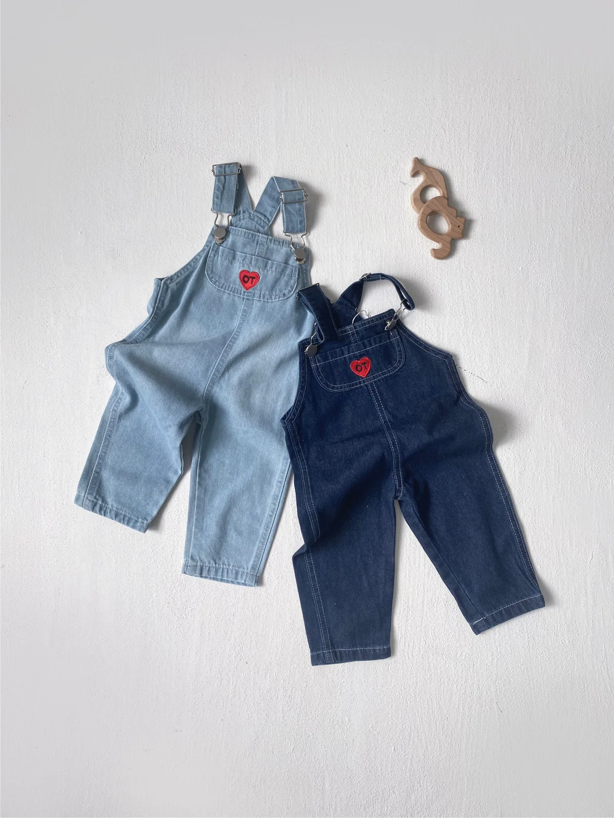 2024 Autumn New Baby Denim Strap Trousers Boy Girl Heart Pocket Denim Overalls Infant Toddler Casual Pants Kids Versatile Jeans