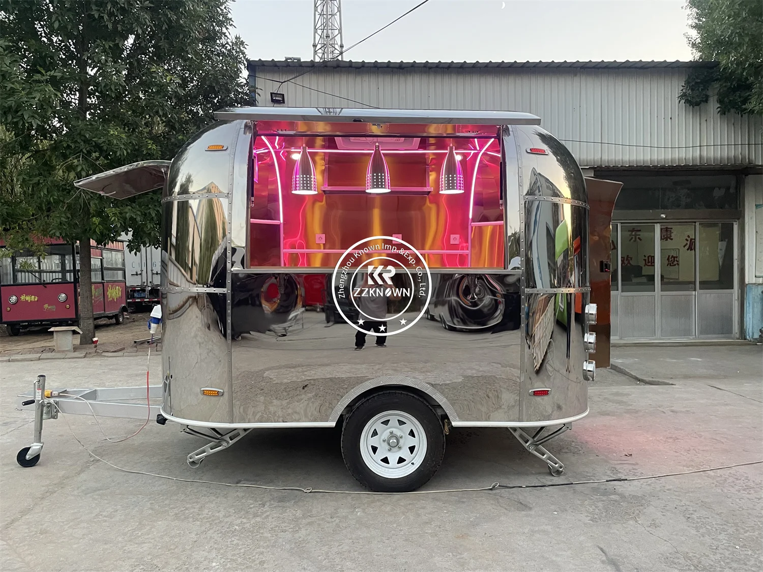 شاحنة طعام مخصصة Remorque Alimentaire Airstream مقطورة طعام متنقلة مع معدات مطبخ كاملة للبيع في أوروبا