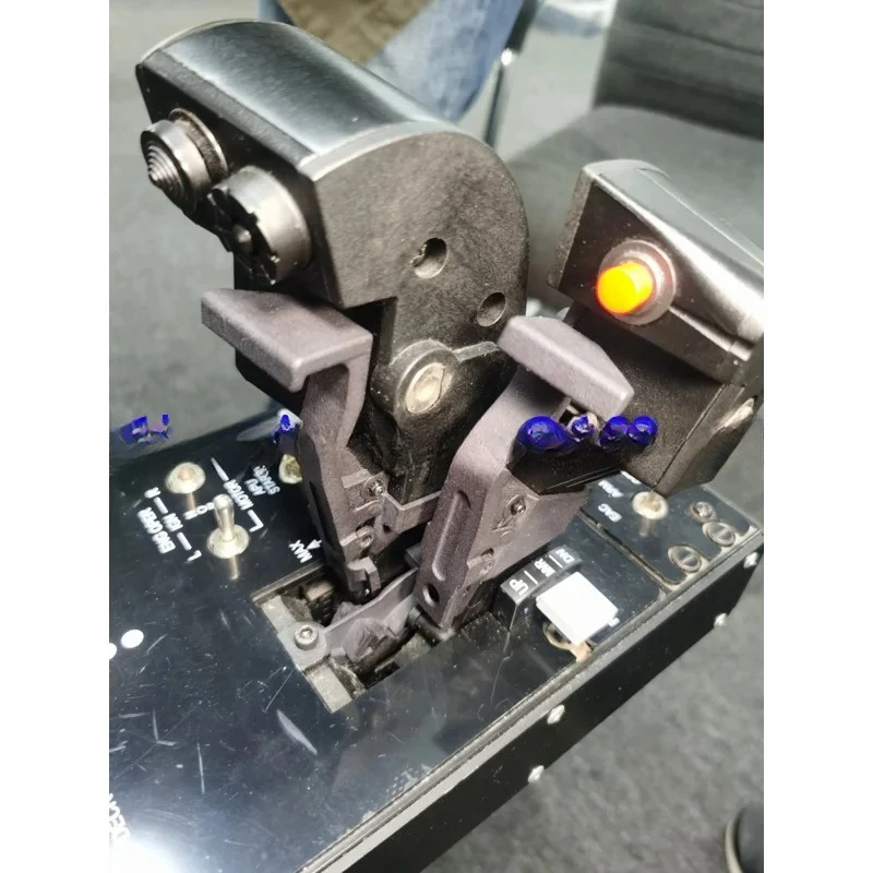 

Thrustmaster Hotas Warthog F/A-18C Газовый момент