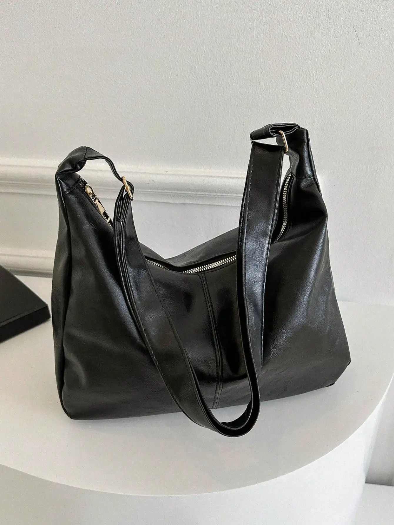 

Fashionable Large Capacity Shoulder Tote Bag For Women, Design