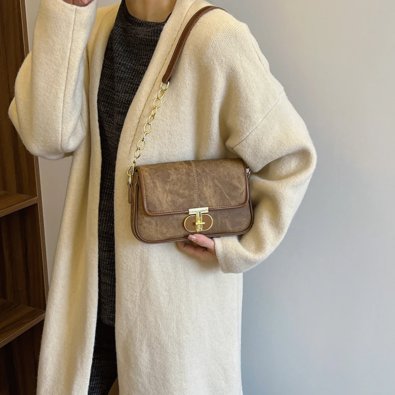 

Elegant Leather Messenger Bag for Ladies Luxury Brand Classic Look Featuring Adjustable Strap and Roomy Storage