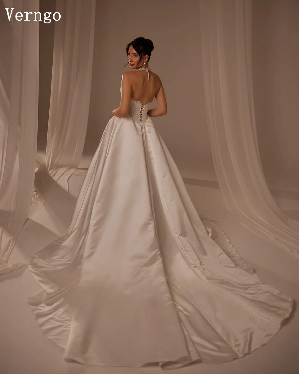 Verngo lvory Satin Appliques Wedding Dress Strapless Bone A Line Bridal Gowns Elegant Classy Pleat Bride Dresses Customized