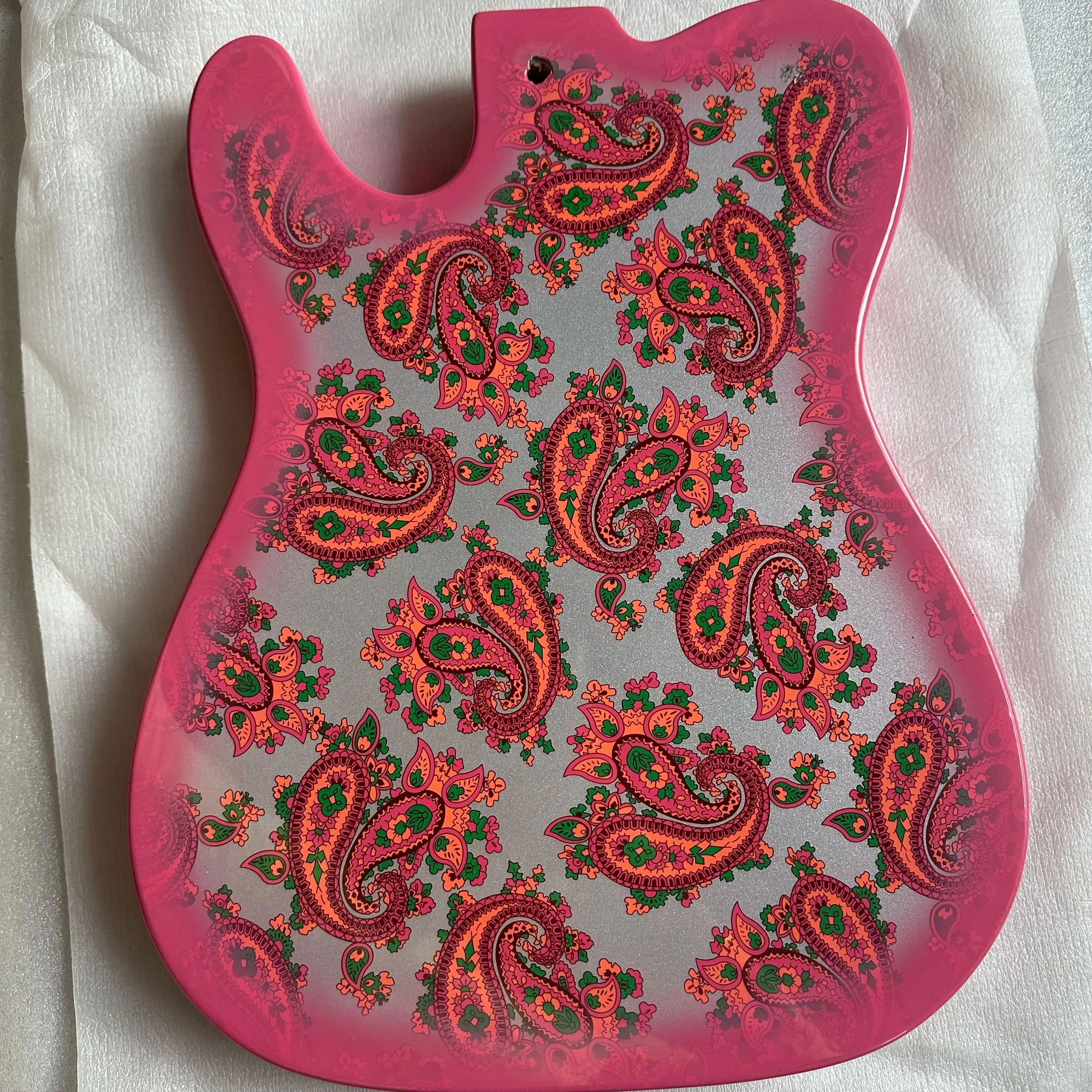 Hermoso cuerpo de guitarra eléctrica con diseño de Amoeba y puesta de sol rosa brillante, acabado en madera de caoba, pieza de barril, bolsillo de 5,7 cm, alta calidad