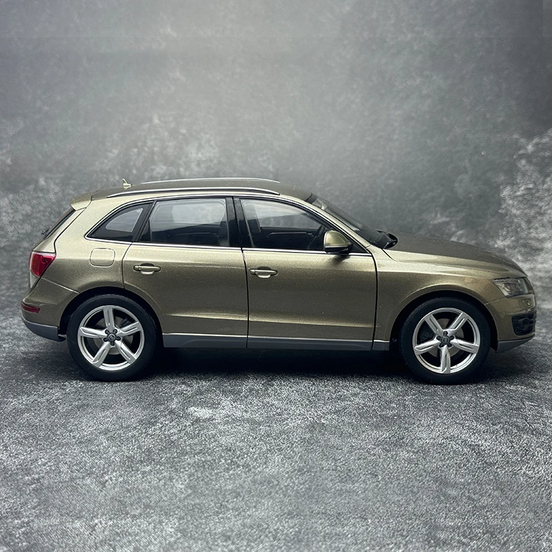 Kyosho OEM 1:18 FOR Audi Q5 SUV Collection of metal car models Static display of holiday gifts