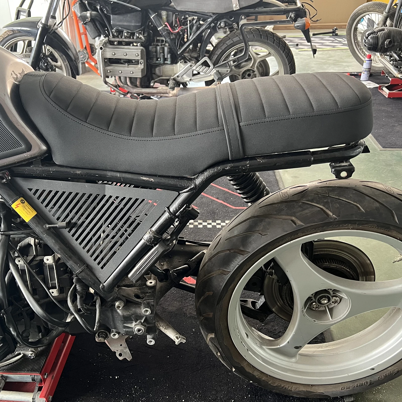 Cuscino completo K100 67CM per sedile pilota e passeggero, cuscino per moto Cafe Racer, adatto per BMW Serie K K100 K 100