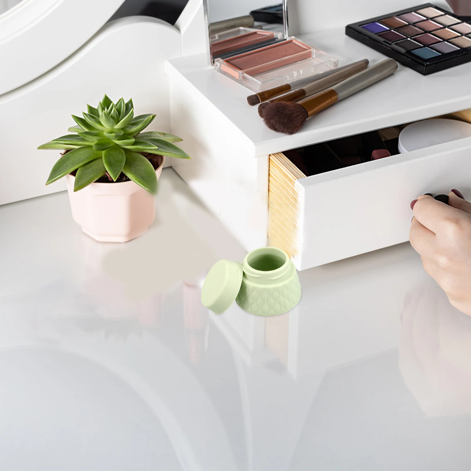 

4Pcs Silicone Cream Travel Containers Leak-Proof Portable Skincare Lotion Jars Business Trips Lipstick Storage Box